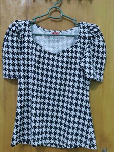 Houndstooth Puff Sleeve Top