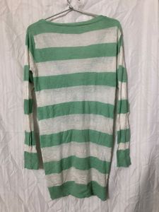 Green &amp; white sweetshirt