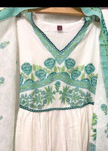 Elegant White &amp; Green Kurta Set