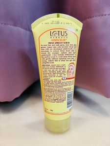 Lotus Herbal Apricot Scrub