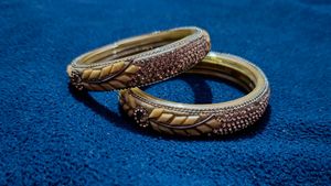 Vintage Glass Bangles (Kangan)