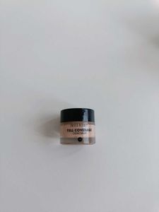 Full coverage concealer from Swiss beauty