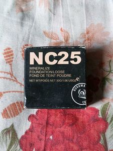 NC25 Mineralize Loose Foundation Powder – 30g 🖤