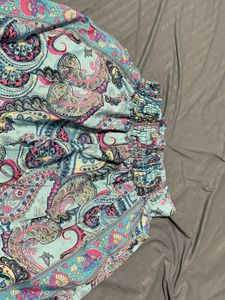 Bermuda With Psychedelic Print And Pockets