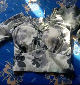 COMBO OF TRENDY TOPS WITH JEANS