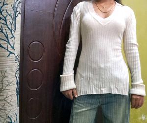 Ribbed V-Neck Knitted Top