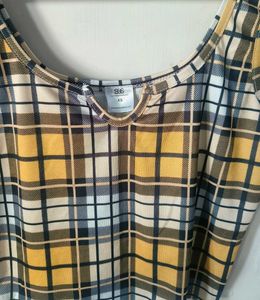 SSS : Cute Yellow plaided crop top😍
