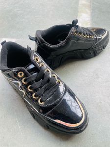 Lightly Worn Casual Sneakers – Like New!