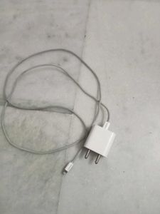 NEW AND ORIGINAL 20 WATT MOBILE CHARGER APPLE