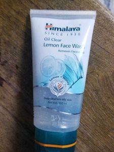 Himalaya Oil Clear Lemon Face Wash