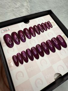 (New) Purple Cateye Flower Press-On Nails