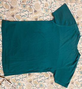 BASIC GREEN TEE Price Is Negotiable
