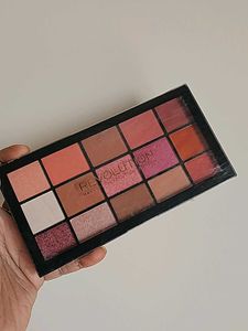 MakeupRevolution Eyeshadow Palatte