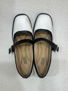 Cute White & Black Mary Jane flats