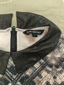 Patterned top with a collar