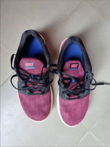USED NIKE sport Shoes For Women