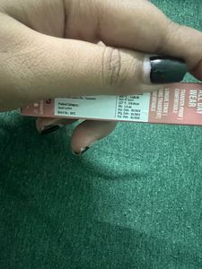 🥳SALE🥳 Huda Beauty Lipstick “Trendsetter”