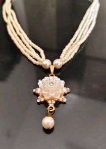 Elegant Pearl Flower Necklace