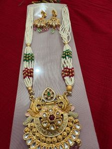 Elegant Kundan Pendant Necklace With Earrings