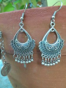 Hand made junk jewelery