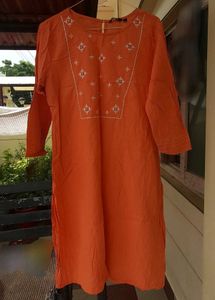 🔶️Orange & White 🤍 Embroidered Kurti