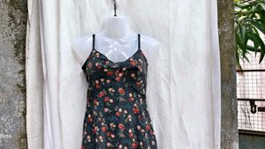 432011. Floral Print Dress