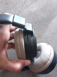 Wireless Bluetooth Headphones In New Condition Not Used As Buyed Earbuds So I Kept It For A Long Time And Its Cushion Is Little Bit Teared As You Can See The Video