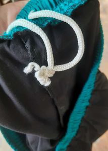 BLACK AND SEAGREEN CAPRI