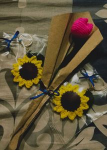 Crochet Tulip Boutique And Sunflower Keychains🌻🌷