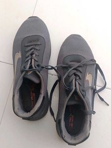Sports Shoes 👟