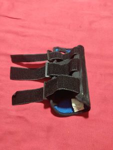 Comfort Wrist Brace for Pain &amp; Injury  Medium Size