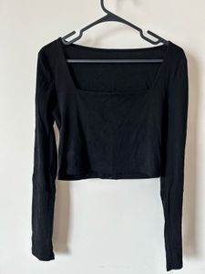 Black Long Sleeve Crop Top