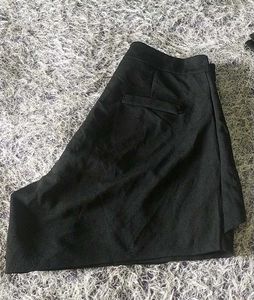 Black Skort