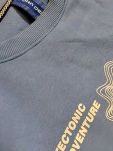 Blue Graphic Print Sweatshirt.