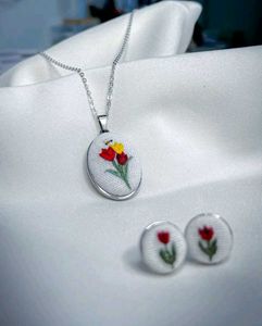 Pending Locket Earing