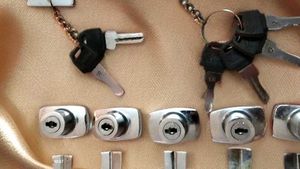 Sliding Glass Lock with Keys Pack of 6