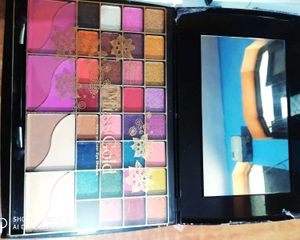 Miss Gold Makeup Palette