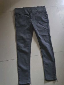 👖 Trendy Grey Women’s Jeans