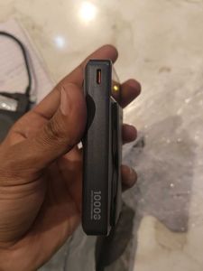 Vaku Luxos Wireless Power Bank