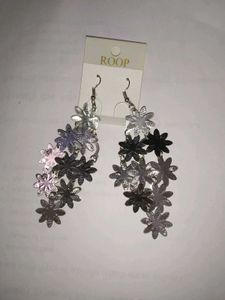 (Light Weight New) Flower Drop Earrings