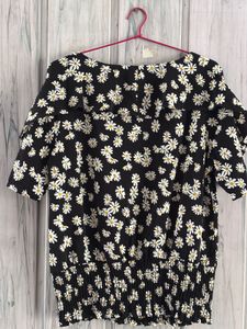 Daisy Print Top With Net Sleeves