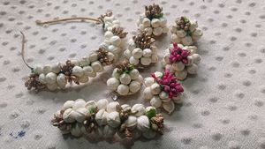 Floral Hair Accessory Set for mom and daughter com