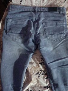 A Light Blue Jeans For Men &amp; Women