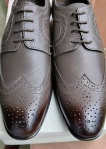 Size 7 Leather Shoe