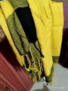 combo of pink and yellow stalls