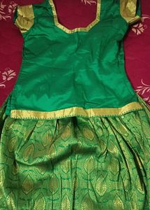 Green pattu pavada