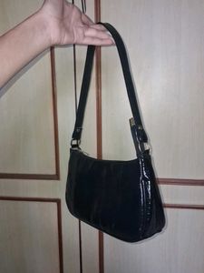 y2k style black sling bag