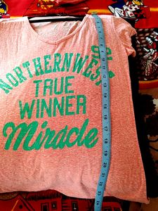 V-neck T-shirt Coral Colour