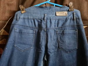 Frayed Hem Cropped Jeans