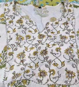 Floral Print Kurta Set Of 2 With Dupatta (No Pants
